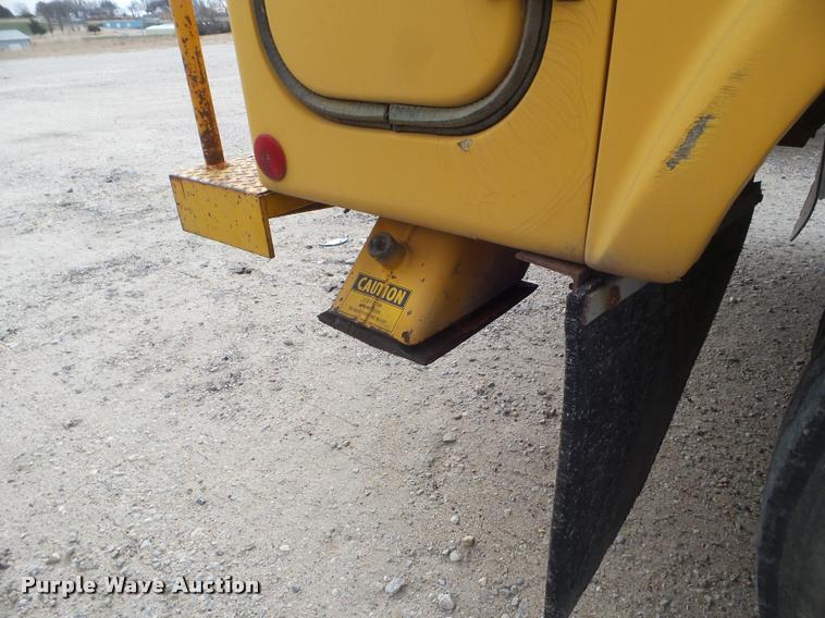 image for item DA5153 1985 Ford F700 bucket truck