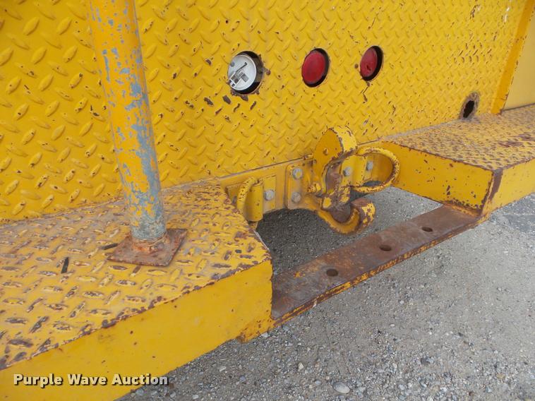 image for item DA5153 1985 Ford F700 bucket truck