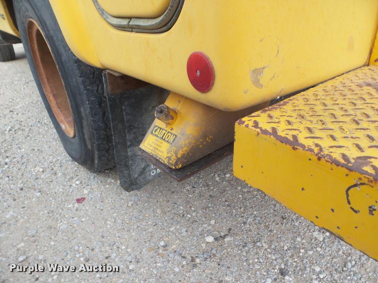 image for item DA5153 1985 Ford F700 bucket truck