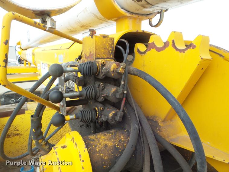 image for item DA5153 1985 Ford F700 bucket truck