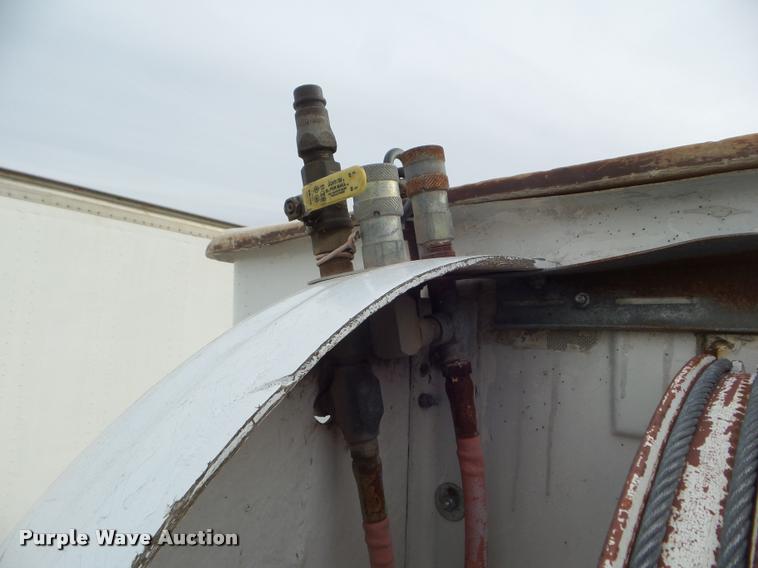 image for item DA5153 1985 Ford F700 bucket truck