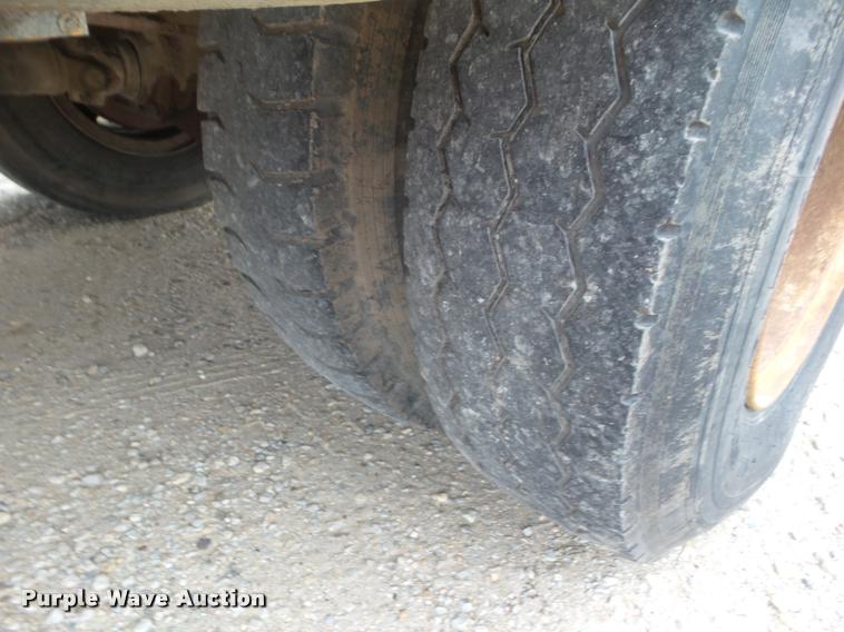 image for item DA5153 1985 Ford F700 bucket truck