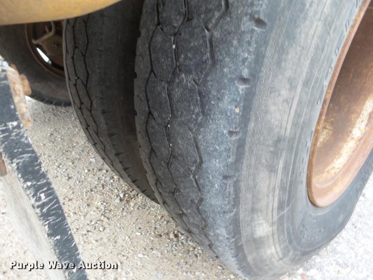 image for item DA5153 1985 Ford F700 bucket truck