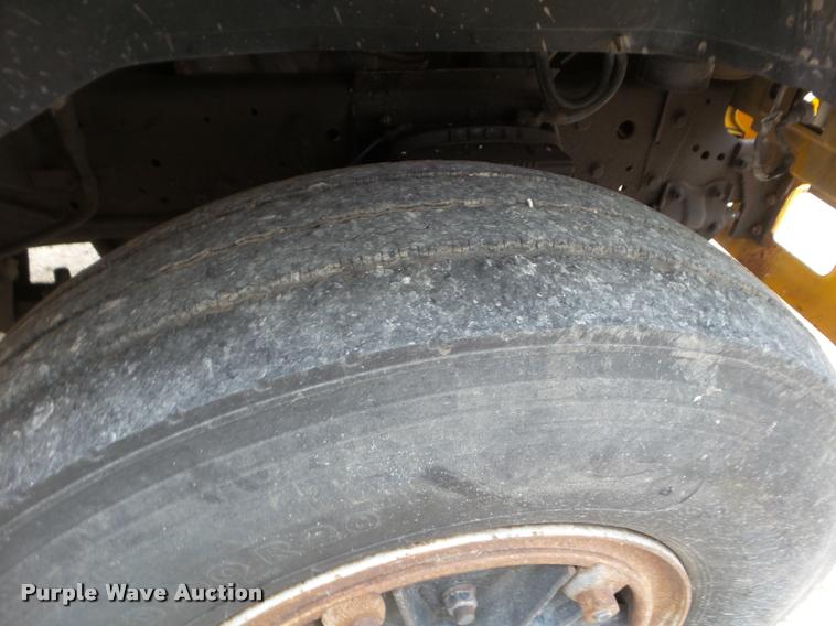 image for item DA5153 1985 Ford F700 bucket truck