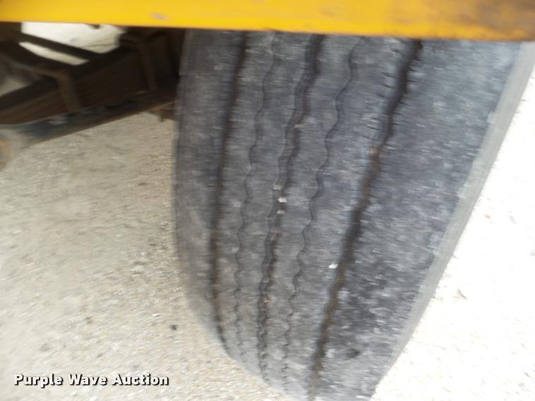 image for item DA5153 1985 Ford F700 bucket truck