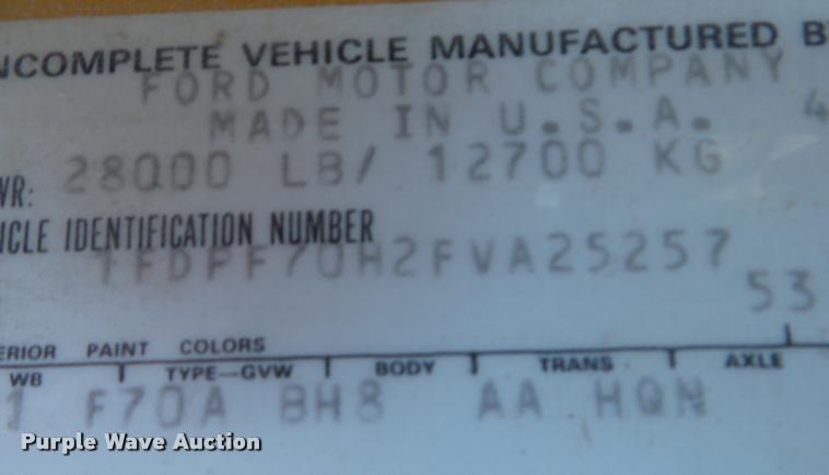 image for item DA5153 1985 Ford F700 bucket truck