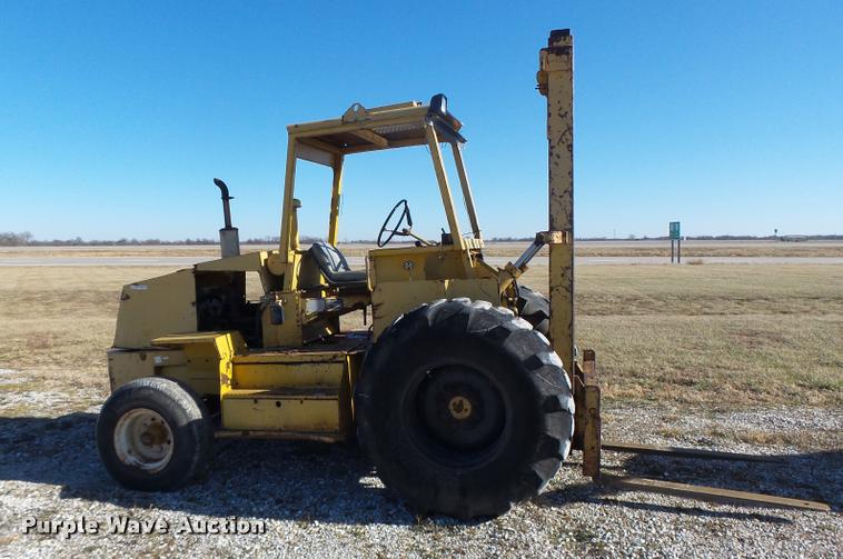 image for item DA9294 Allis Chalmers 700-D rough terrain forklift