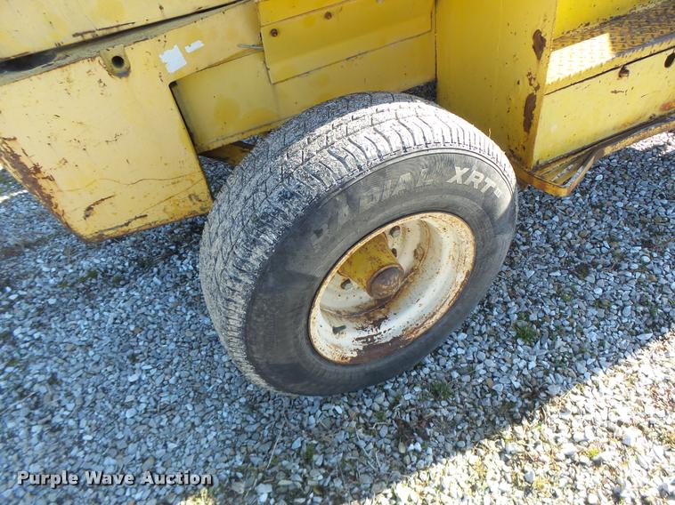 image for item DA9294 Allis Chalmers 700-D rough terrain forklift