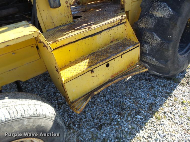 image for item DA9294 Allis Chalmers 700-D rough terrain forklift