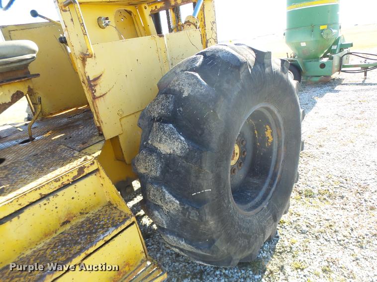 image for item DA9294 Allis Chalmers 700-D rough terrain forklift