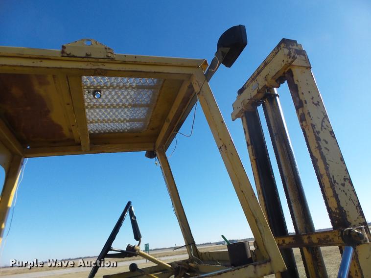 image for item DA9294 Allis Chalmers 700-D rough terrain forklift