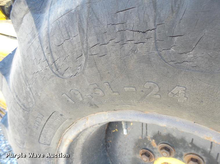 image for item DA9294 Allis Chalmers 700-D rough terrain forklift