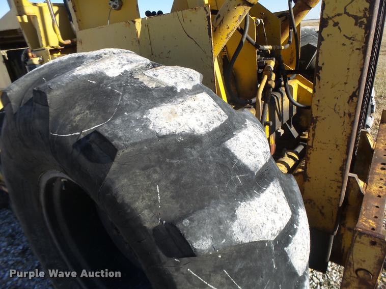 image for item DA9294 Allis Chalmers 700-D rough terrain forklift