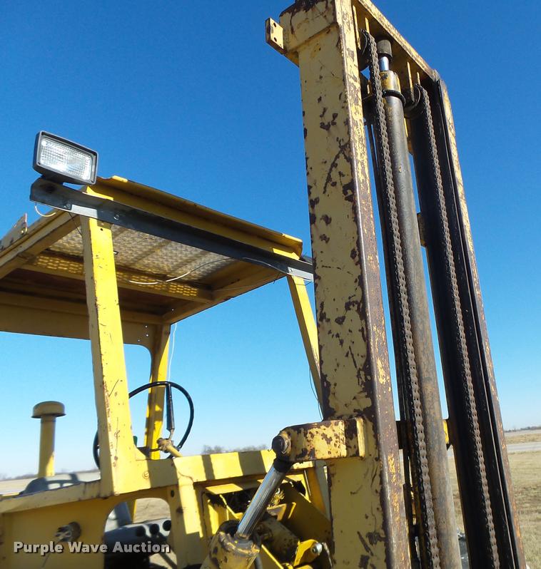 image for item DA9294 Allis Chalmers 700-D rough terrain forklift