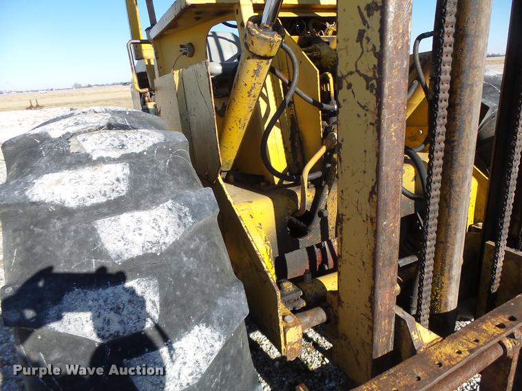 image for item DA9294 Allis Chalmers 700-D rough terrain forklift