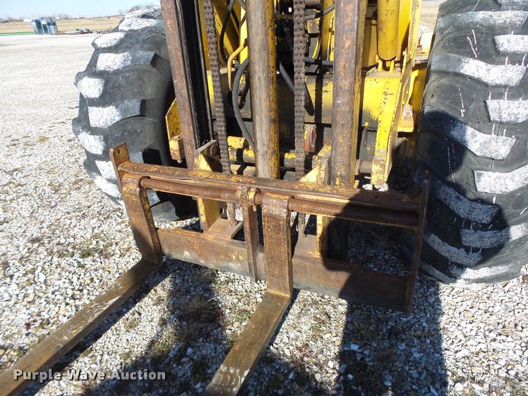 image for item DA9294 Allis Chalmers 700-D rough terrain forklift