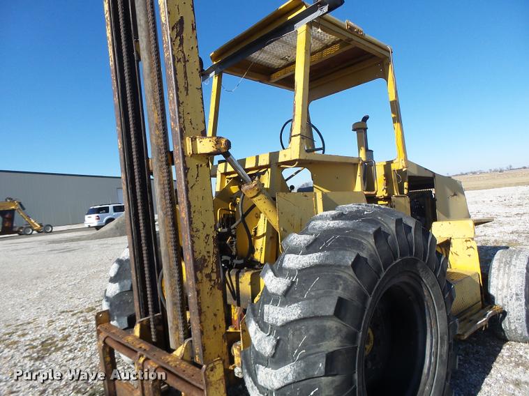 image for item DA9294 Allis Chalmers 700-D rough terrain forklift