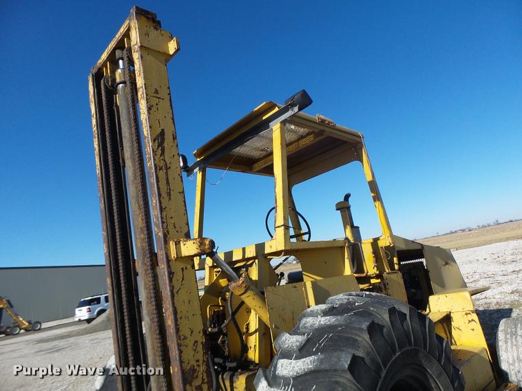 image for item DA9294 Allis Chalmers 700-D rough terrain forklift