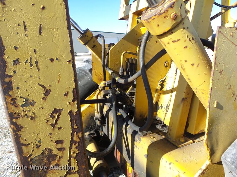 image for item DA9294 Allis Chalmers 700-D rough terrain forklift