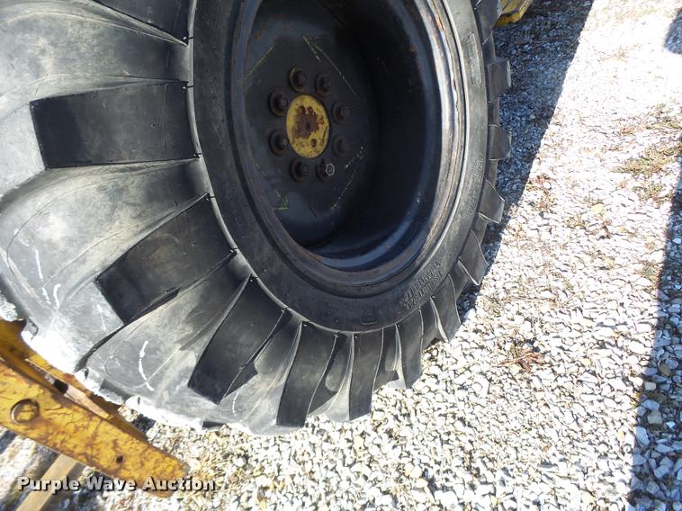 image for item DA9294 Allis Chalmers 700-D rough terrain forklift