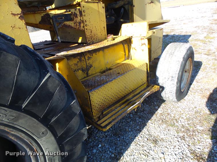 image for item DA9294 Allis Chalmers 700-D rough terrain forklift