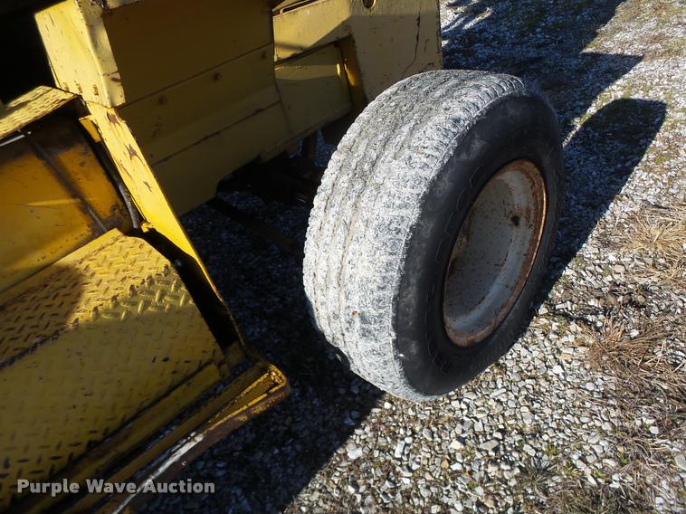 image for item DA9294 Allis Chalmers 700-D rough terrain forklift