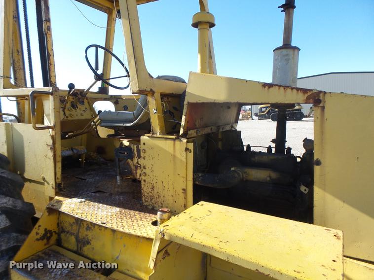 image for item DA9294 Allis Chalmers 700-D rough terrain forklift