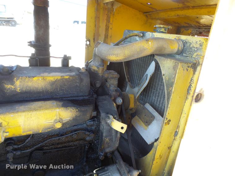 image for item DA9294 Allis Chalmers 700-D rough terrain forklift