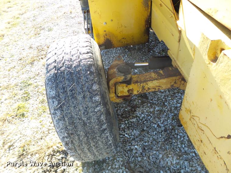 image for item DA9294 Allis Chalmers 700-D rough terrain forklift