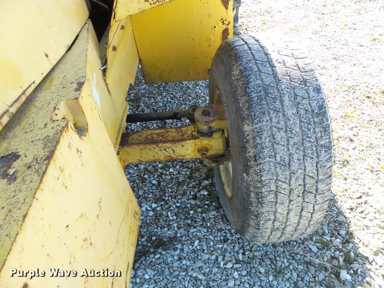 image for item DA9294 Allis Chalmers 700-D rough terrain forklift