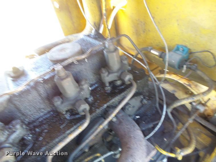 image for item DA9294 Allis Chalmers 700-D rough terrain forklift