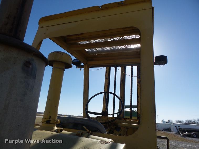 image for item DA9294 Allis Chalmers 700-D rough terrain forklift