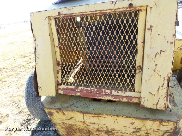 image for item DA9294 Allis Chalmers 700-D rough terrain forklift