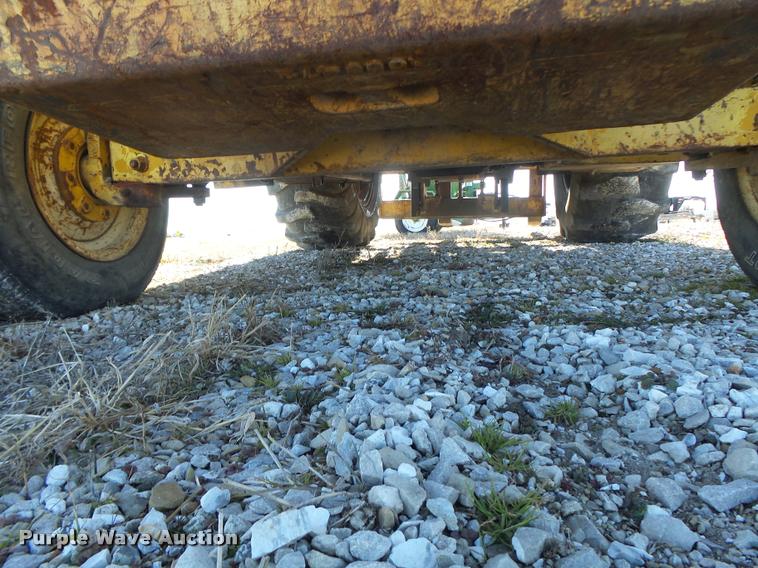 image for item DA9294 Allis Chalmers 700-D rough terrain forklift