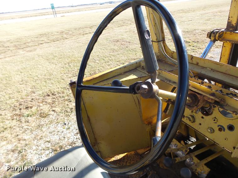 image for item DA9294 Allis Chalmers 700-D rough terrain forklift