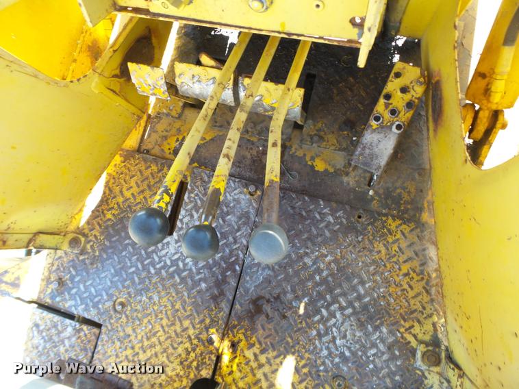 image for item DA9294 Allis Chalmers 700-D rough terrain forklift