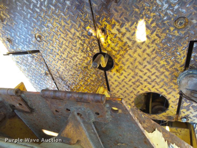 image for item DA9294 Allis Chalmers 700-D rough terrain forklift