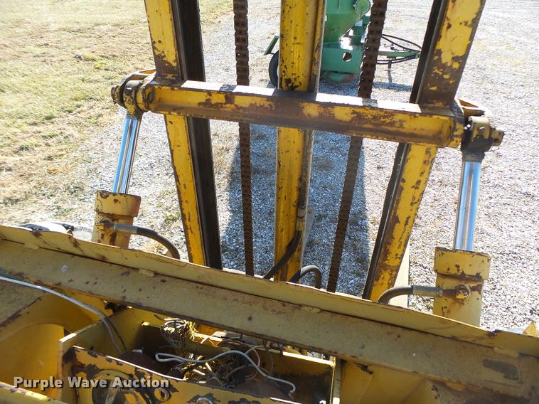 image for item DA9294 Allis Chalmers 700-D rough terrain forklift