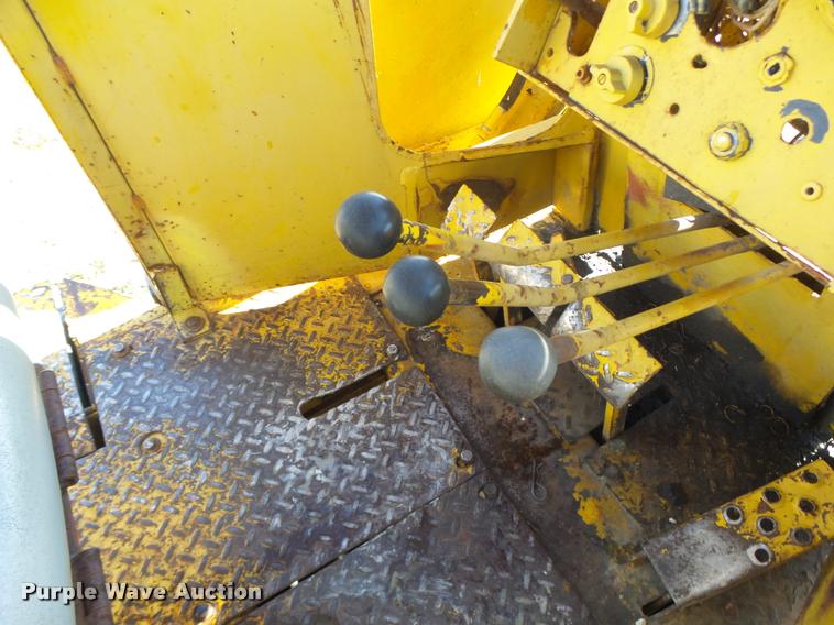 image for item DA9294 Allis Chalmers 700-D rough terrain forklift