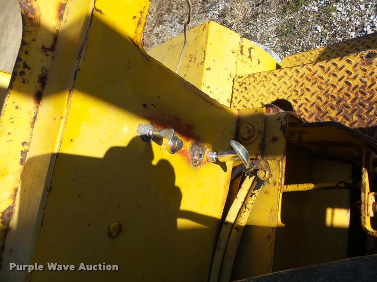 image for item DA9294 Allis Chalmers 700-D rough terrain forklift