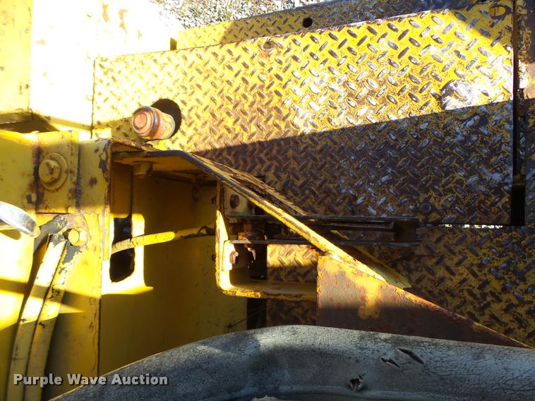 image for item DA9294 Allis Chalmers 700-D rough terrain forklift