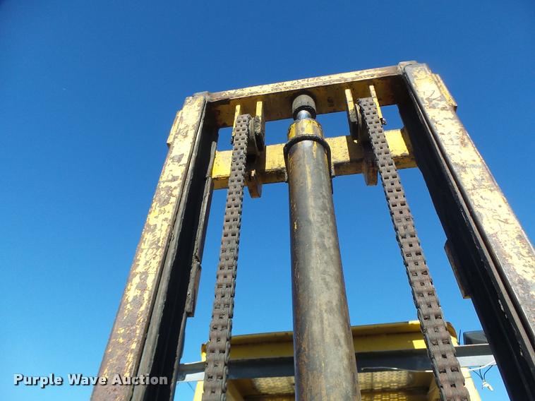 image for item DA9294 Allis Chalmers 700-D rough terrain forklift