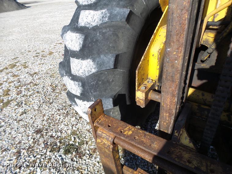 image for item DA9294 Allis Chalmers 700-D rough terrain forklift