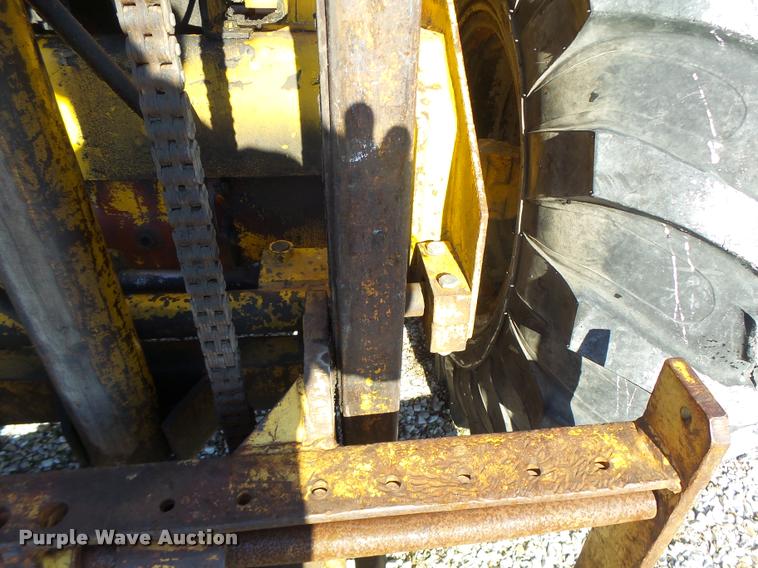 image for item DA9294 Allis Chalmers 700-D rough terrain forklift