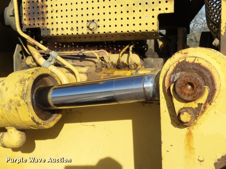 image for item DB0111 1988 Caterpillar D5H LGP dozer