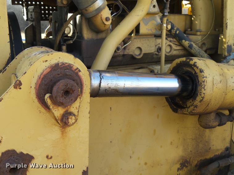 image for item DB0111 1988 Caterpillar D5H LGP dozer