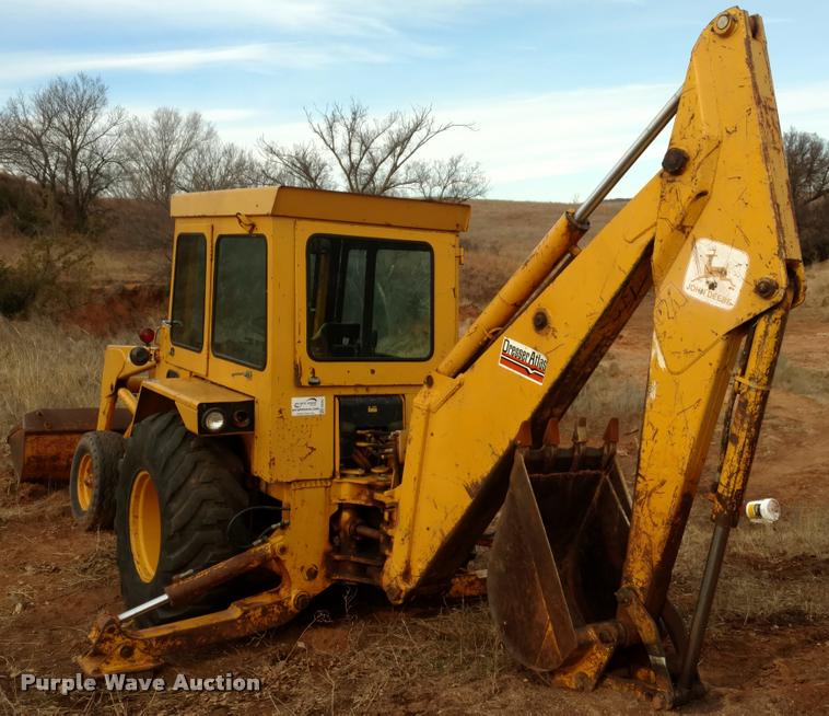 image for item DB0807 1983 John Deere 410 backhoe
