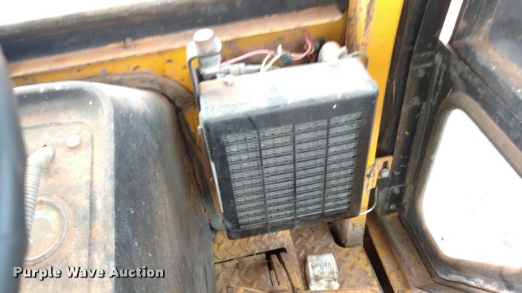 image for item DB0807 1983 John Deere 410 backhoe