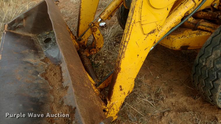 image for item DB0807 1983 John Deere 410 backhoe