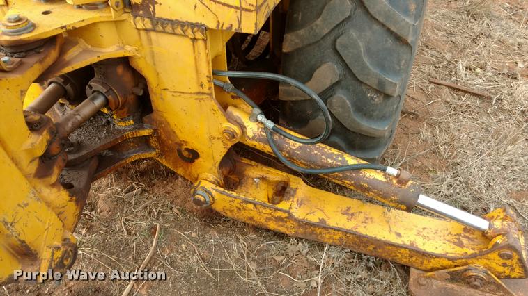 image for item DB0807 1983 John Deere 410 backhoe